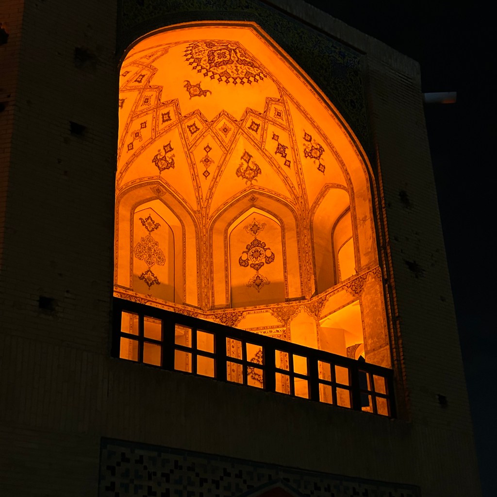 Esfahans’ Embrace |&nbsp;Poem